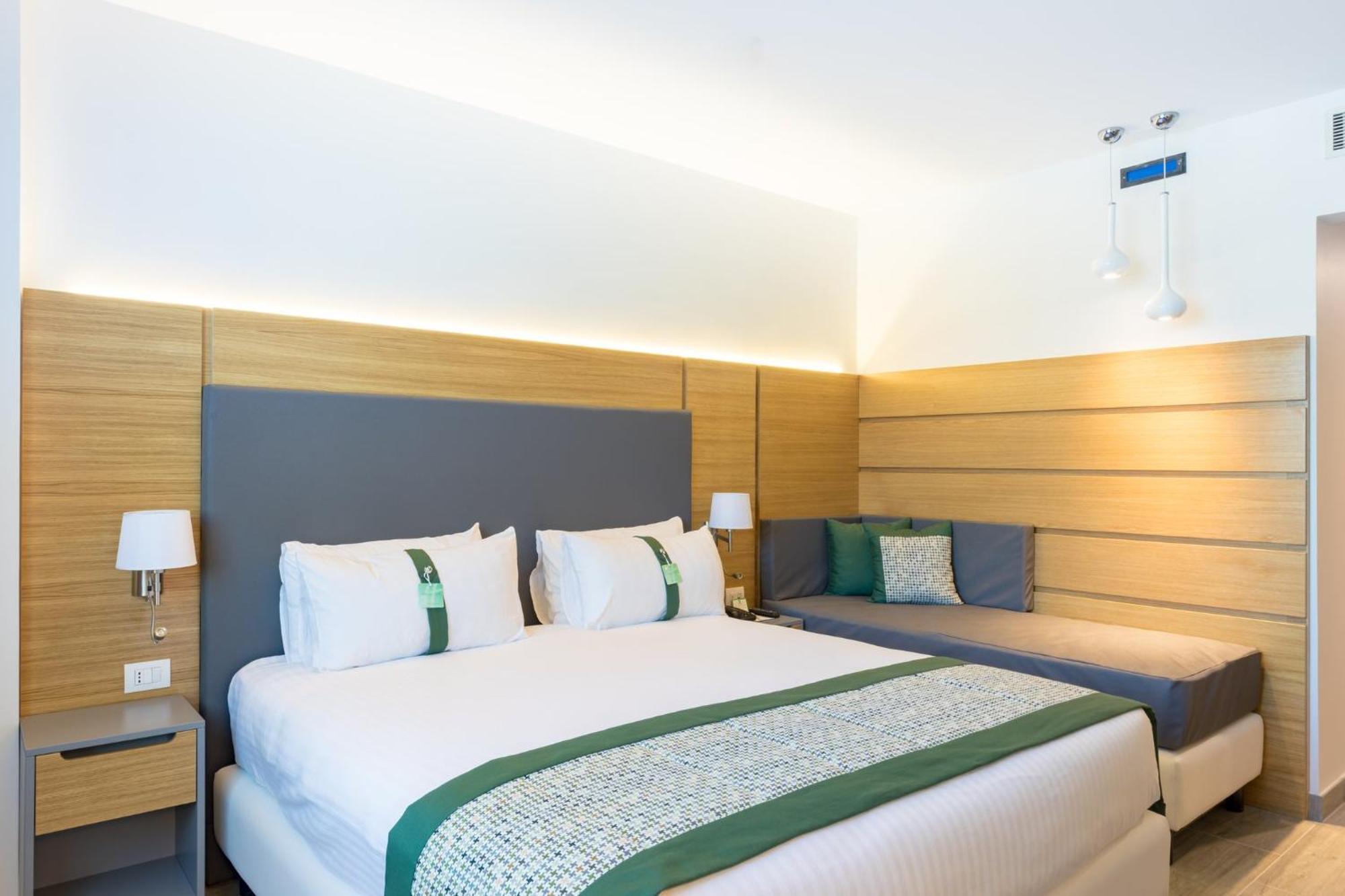 Chambre Lit King-Size Premium avec Canapé-Lit