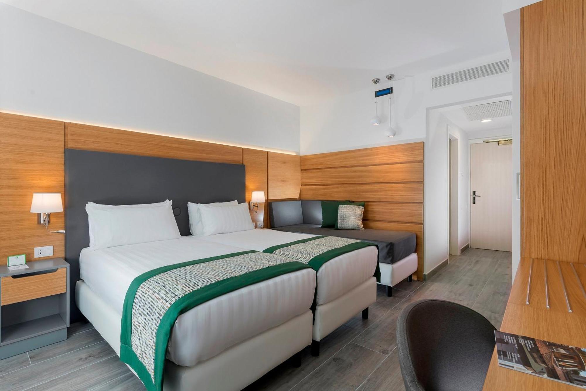 Chambre Lits Jumeaux Premium avec Canapé-Lit