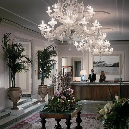 Grand Hotel Vesuvio-2