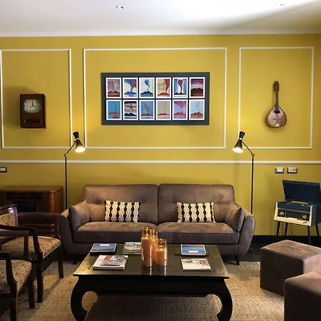 Caruso Place Luxury Rooms & Suites-3